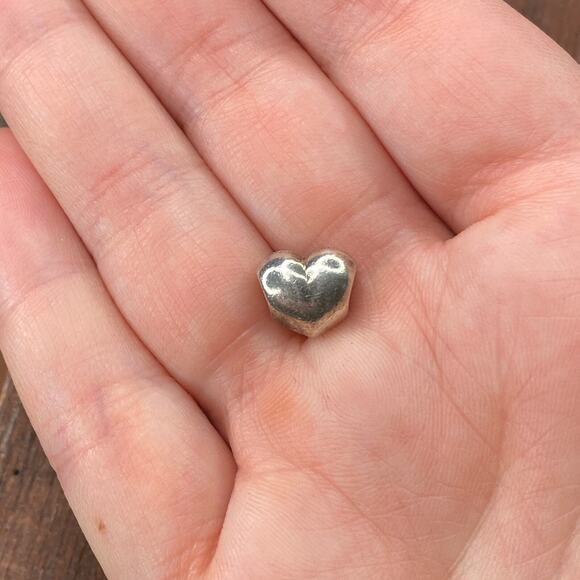 Authentic Pandora Sterling Silver Retired Large Smooth Heart Bead Charm 790137 - Picture 1 of 3